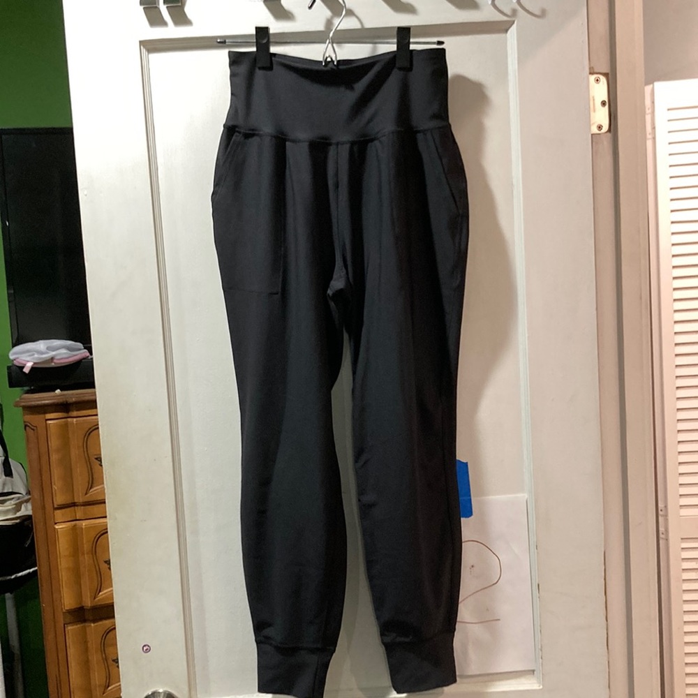 Old Navy power soft joggers. Size M.
